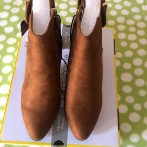 Liz Claiborne Women’s Stanton Stacked Heel Booties